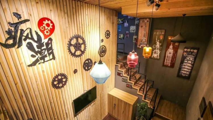 瘋潮轟趴館